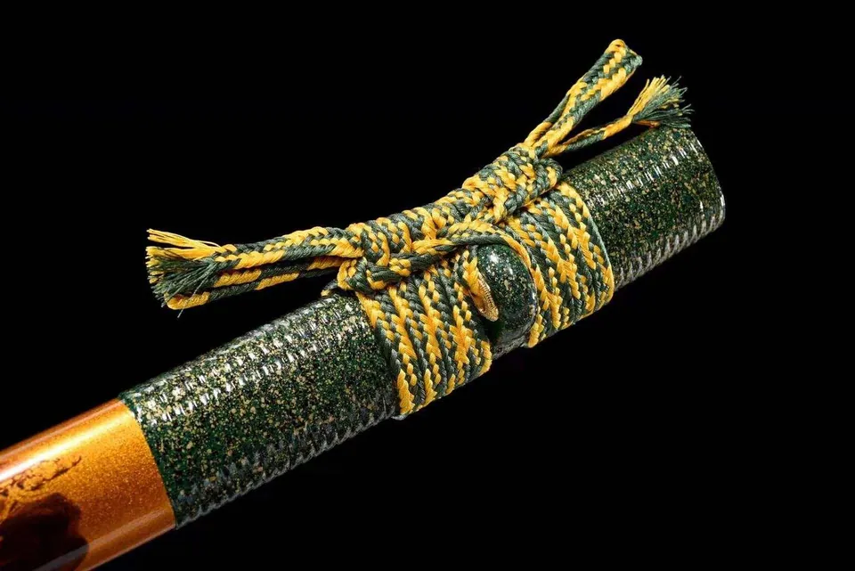 Katana Geisha en acier T10 avec hamon, saya en bois peint, vue 5