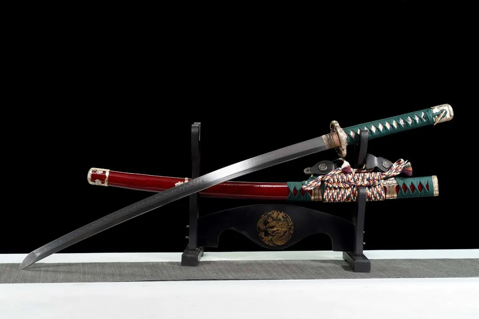 Katana Genki en acier T10 avec hamon, monture de style tachi, vue 2