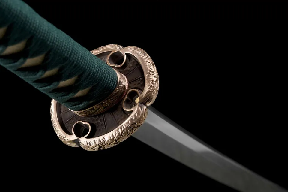 Katana Genki en acier T10 avec hamon, monture de style tachi, vue 6