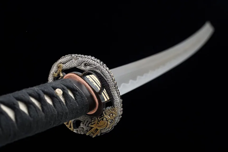 Katana Ginga en acier san mai, cœur T10 et flancs en damas, vue 2