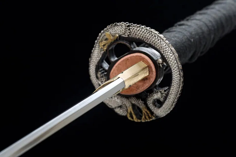 Katana Ginga en acier san mai, cœur T10 et flancs en damas, vue 4