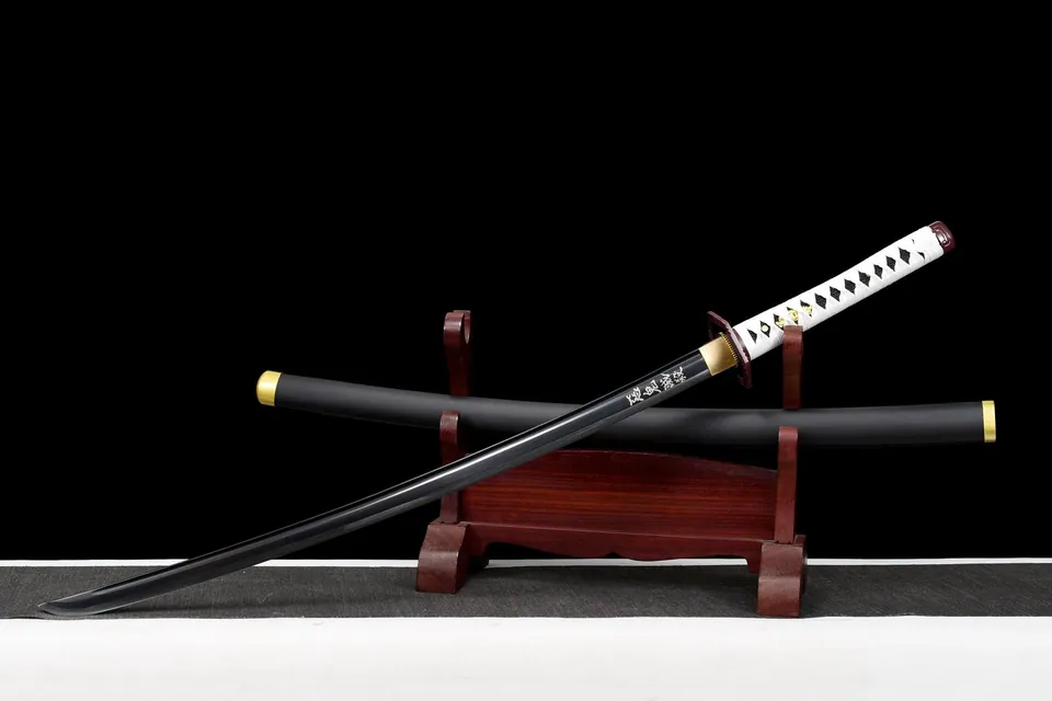 Katana Giyu Tomioka Demon Slayer en acier 1060, tsuba en fer, vue 3