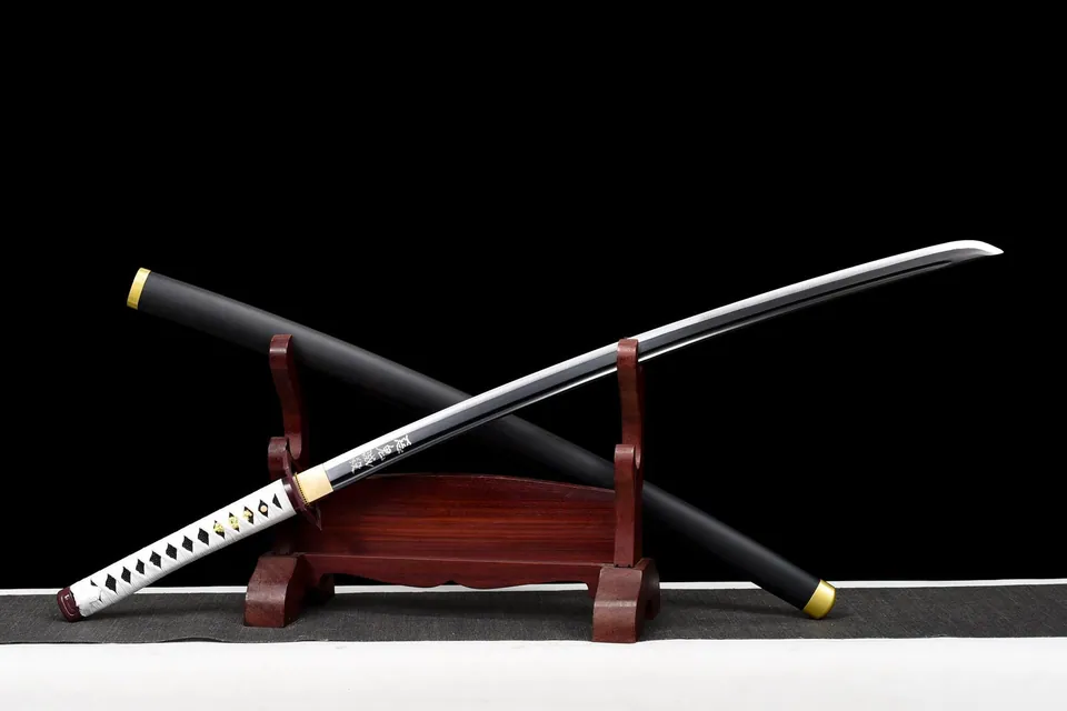 Katana Giyu Tomioka Demon Slayer en acier 1060, tsuba en fer, vue 4