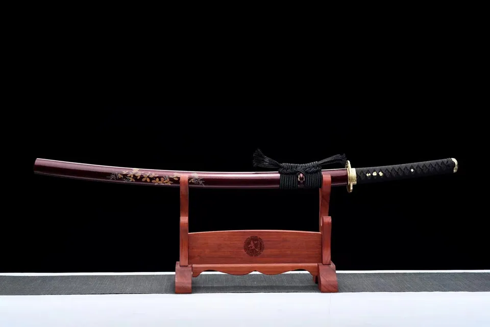 Katana Gōrudo en acier damas, lame dorée, tsuba en laiton, vue 2