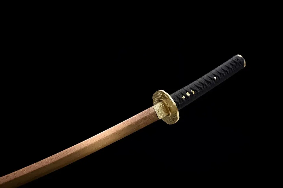 Katana Gōrudo en acier damas, lame dorée, tsuba en laiton, vue 3