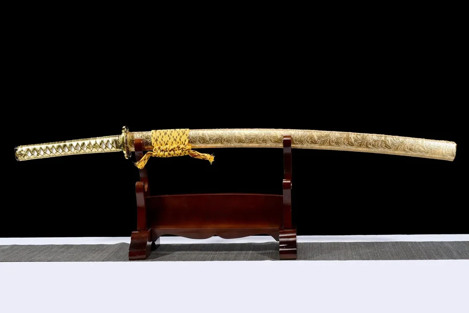 Katana Gouka en acier au manganèse doré, saya doré en relief, vue 3