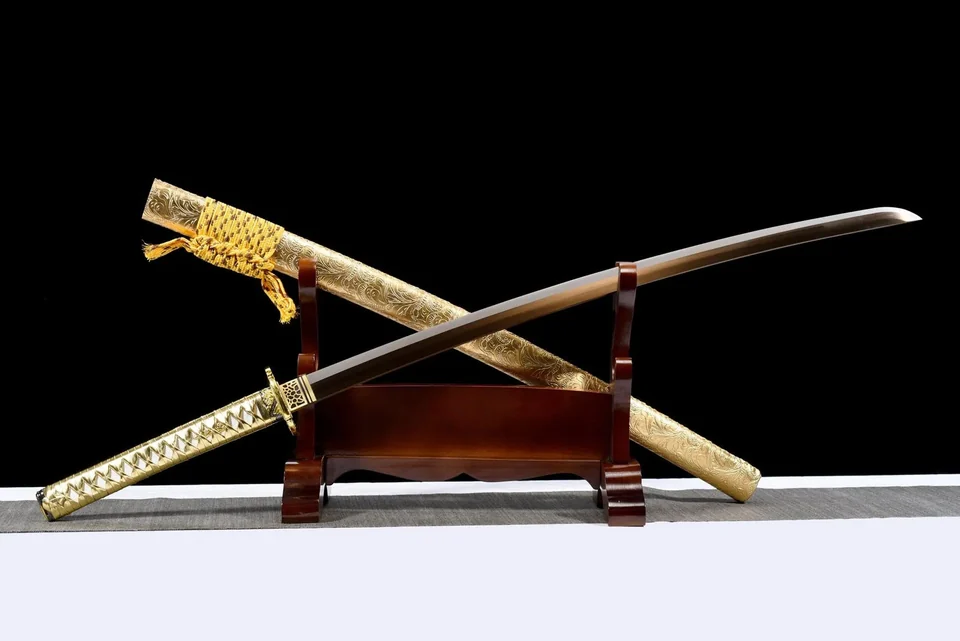 Katana Gouka en acier au manganèse doré, saya doré en relief, vue 4