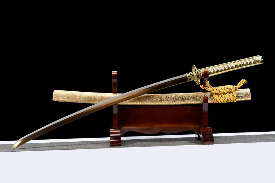 Katana Gouka en acier au manganèse doré, saya doré en relief, vue 5