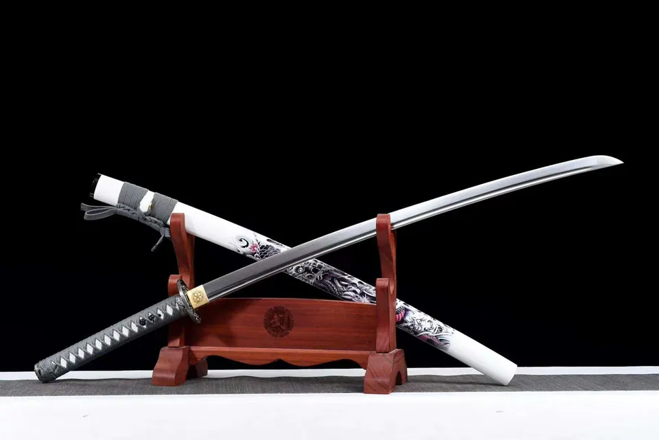 Katana Hai en acier alliage carbone et fer, monture en alliage de zinc, vue 3