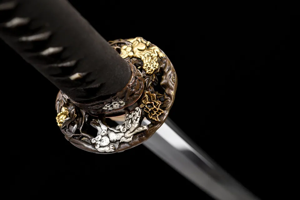 Katana Hanamai en acier kobuse T10 et Damas, saya ébène aux feuilles, vue 8