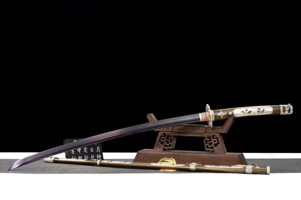 Katana Hasunohana en acier damas, saya en cuivre sculpté, 115 cm, vue 2