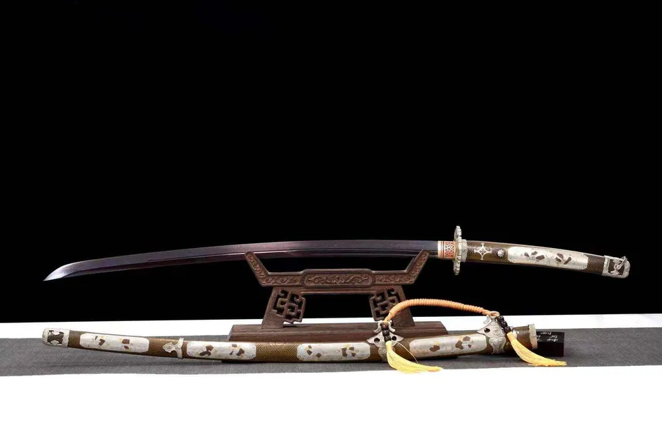 Katana Hasunohana en acier damas, saya en cuivre sculpté, 115 cm, vue 3
