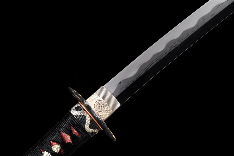 Katana Hebi no Hi, hamon midare, tsuba au serpent noir et or, vue 7