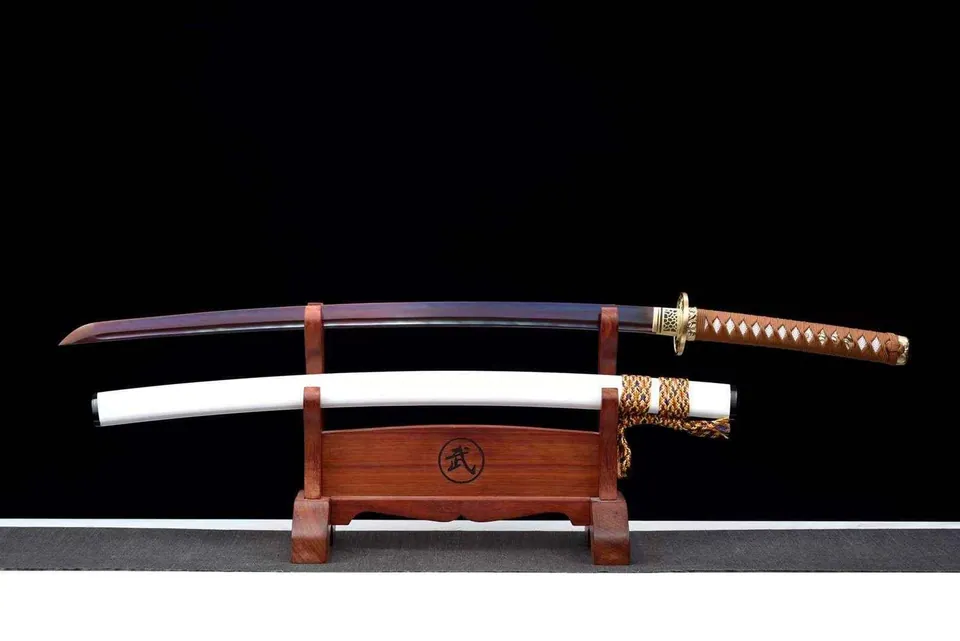 Katana Heiwa en acier T10, lame violette, hamon et gorge, vue 2