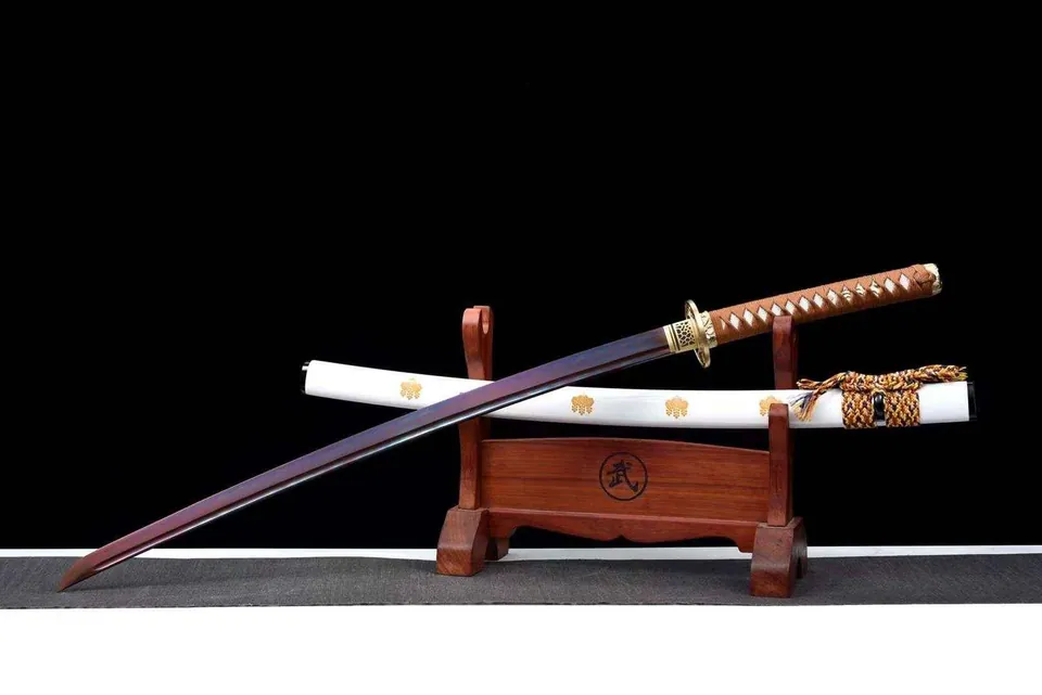 Katana Heiwa en acier T10, lame violette, hamon et gorge, vue 3