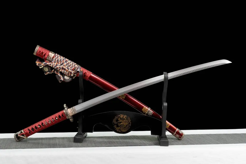 Katana Hideyoshi en acier damas, saya rouge au mon des Toyotomi, vue 3