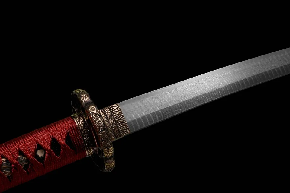 Katana Hideyoshi en acier damas, saya rouge au mon des Toyotomi, vue 5