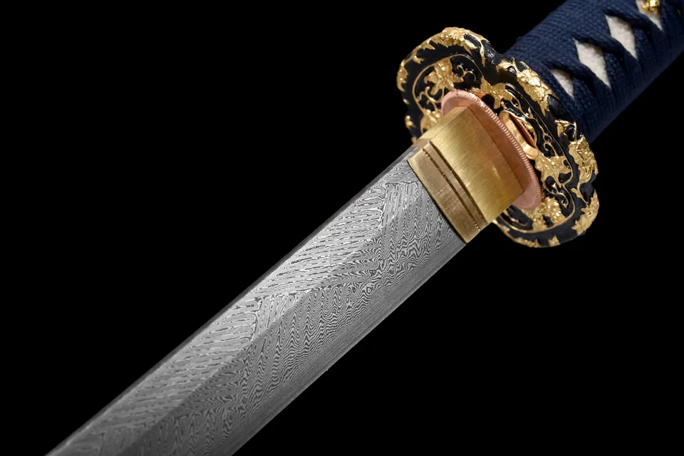 Katana Hinode en acier damas, hamon croisé, saya en galuchat rouge, vue 2