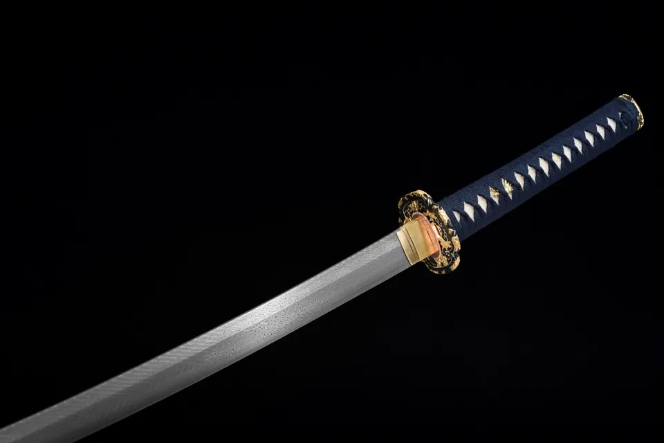 Katana Hinode en acier damas, hamon croisé, saya en galuchat rouge, vue 3