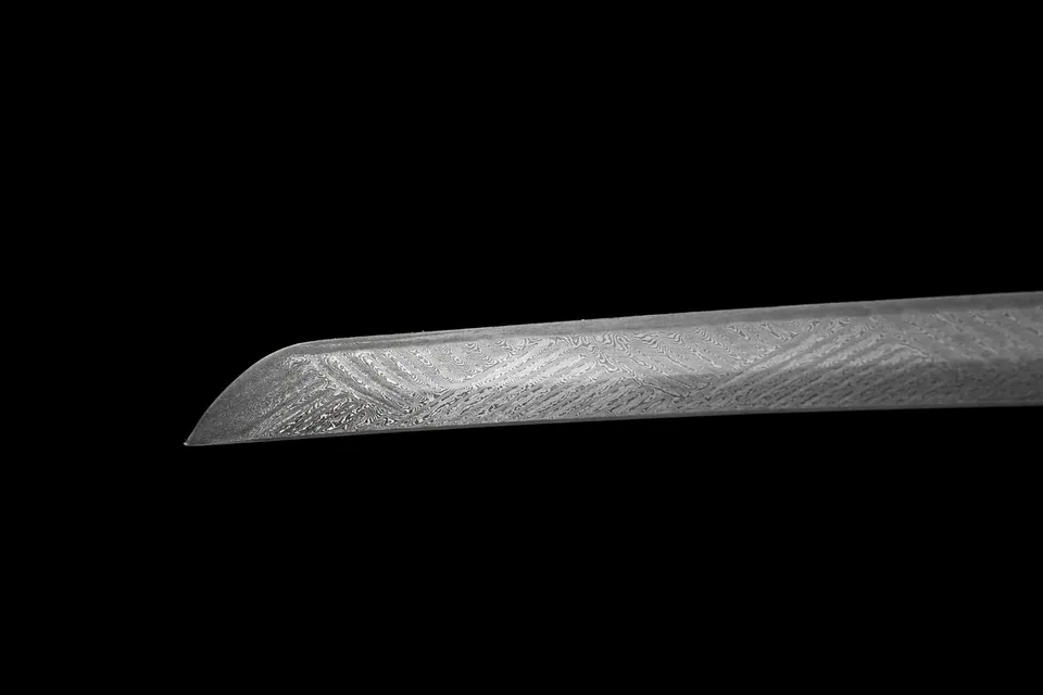 Katana Hinode en acier damas, hamon croisé, saya en galuchat rouge, vue 7