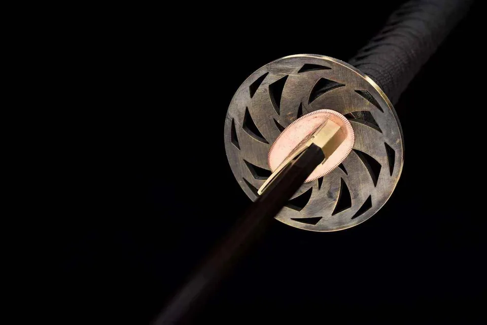 Katana Hyō en acier damas avec gorge, saya en bois laqué, vue 4