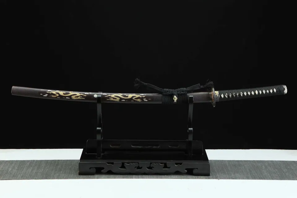Katana Igen en acier damas, saya et tsuba en cuivre et laiton sculptés