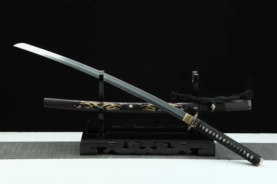 Katana Igen en acier damas, saya et tsuba en cuivre et laiton sculptés, vue 3