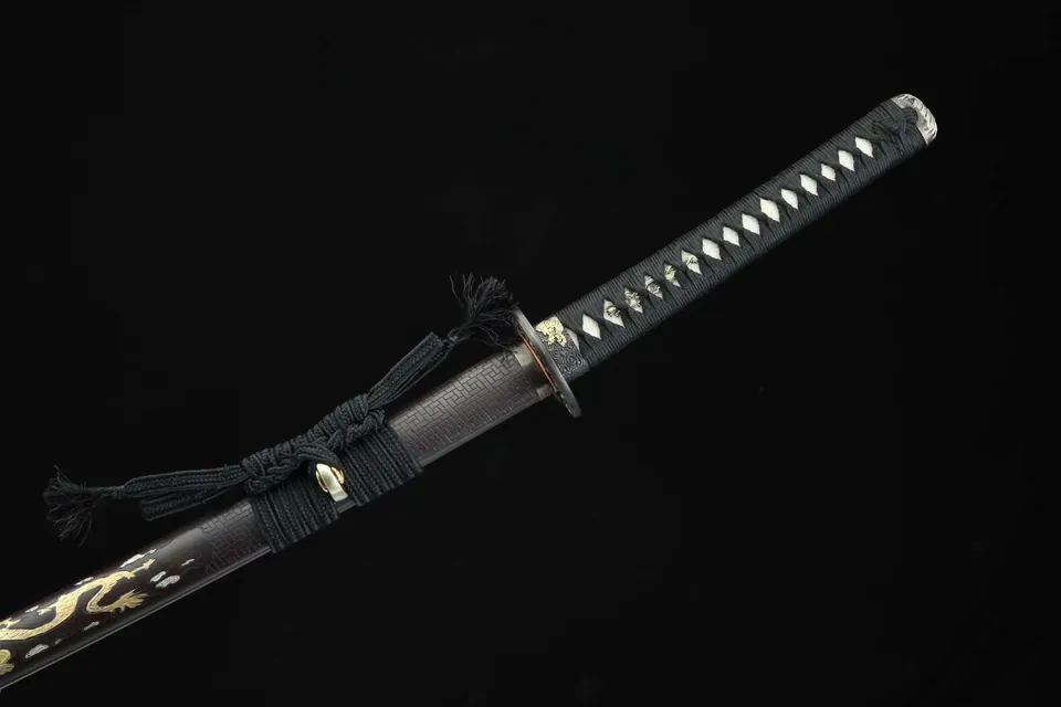 Katana Igen en acier damas, saya et tsuba en cuivre et laiton sculptés, vue 4