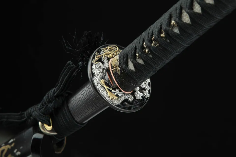Katana Igen en acier damas, saya et tsuba en cuivre et laiton sculptés, vue 5