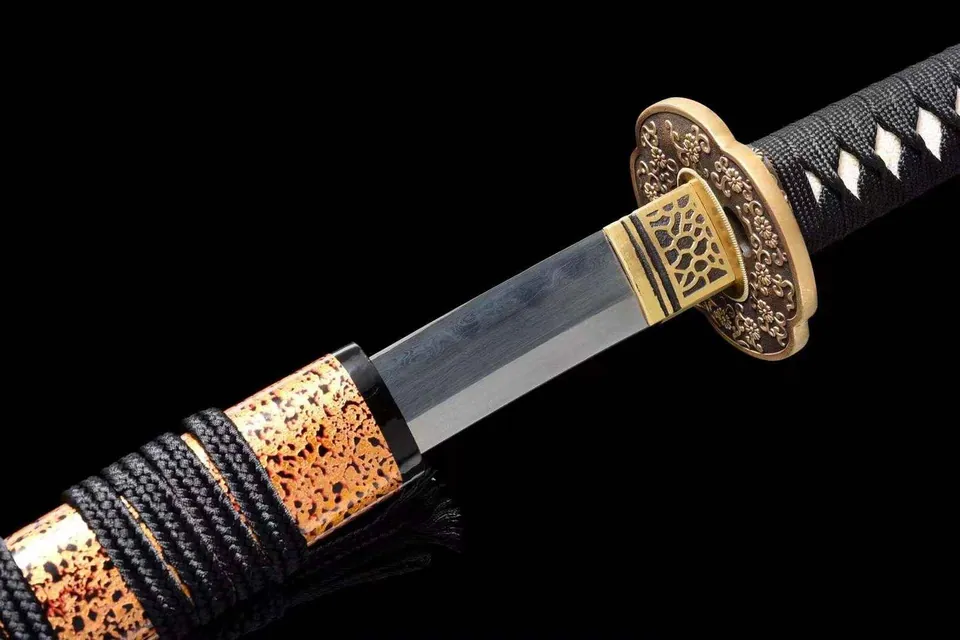 Katana Jundo en acier T10 avec hamon, saya en bois laqué, vue 6