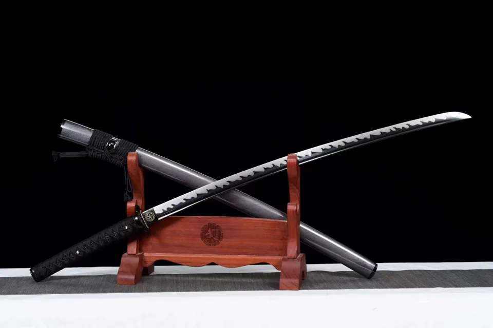 Katana Kage en acier au manganèse noirci, saya en bois d'ébène