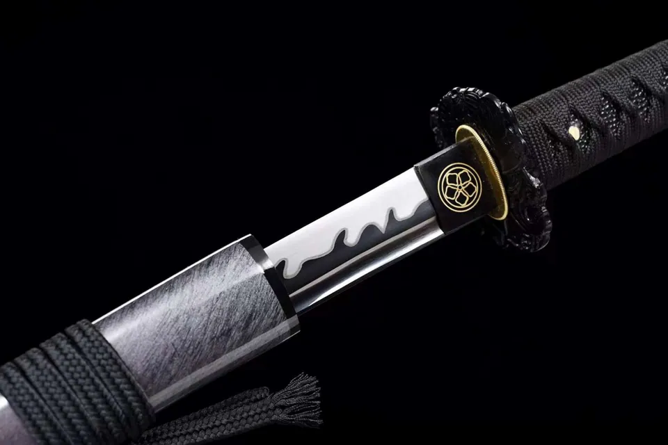 Katana Kage en acier au manganèse noirci, saya en bois d'ébène, vue 3