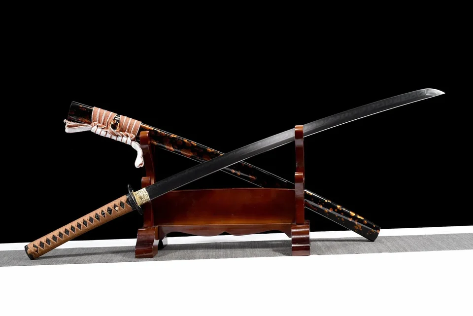 Katana Kageho en acier T10 à hamon, saya noire mate à kurigata laqué, vue 2