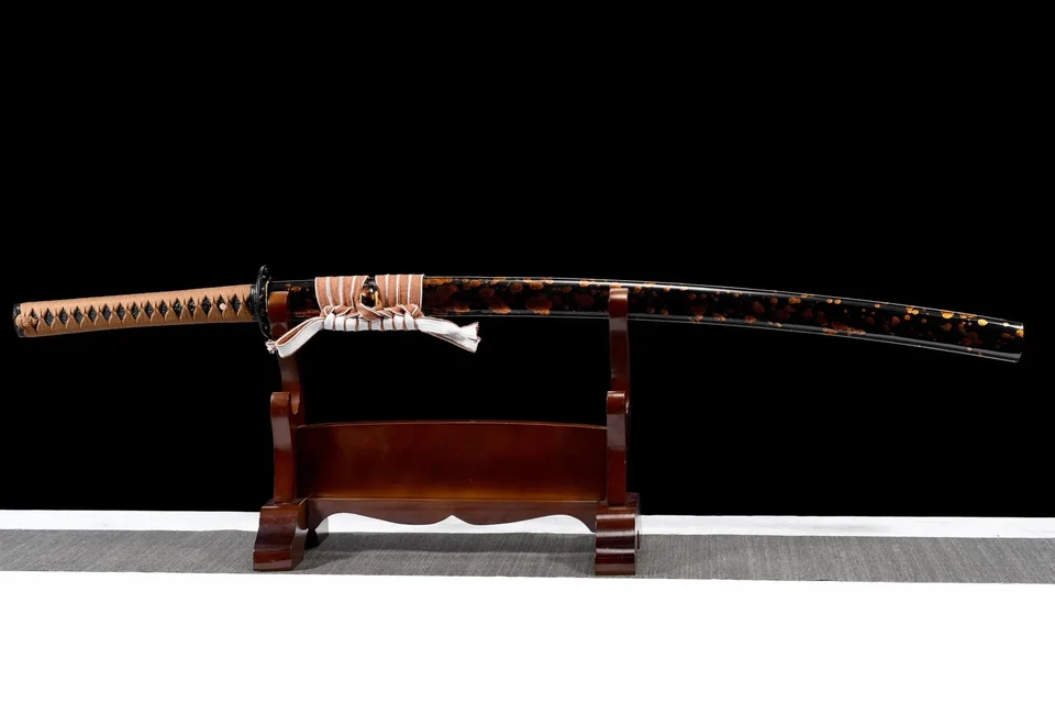 Katana Kageho en acier T10 à hamon, saya noire mate à kurigata laqué, vue 3