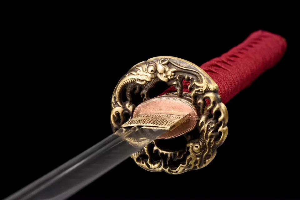 Katana Kaji en acier T10, double bo-hi, saya rouge et tsuba dragon, vue 4