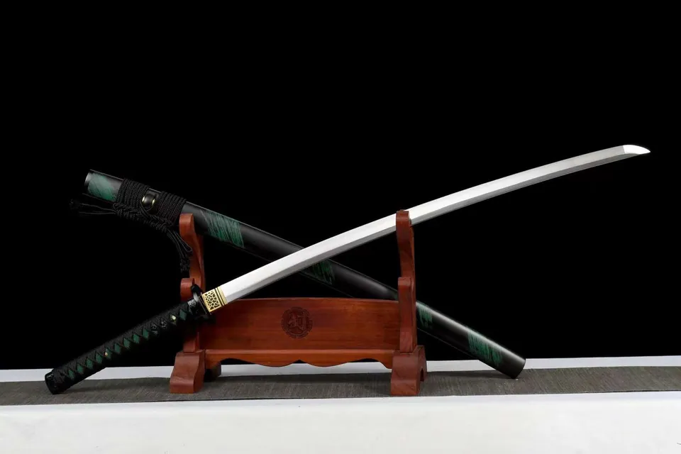 Katana Kakki en acier au manganèse, saya laqué, monture en zinc, vue 2