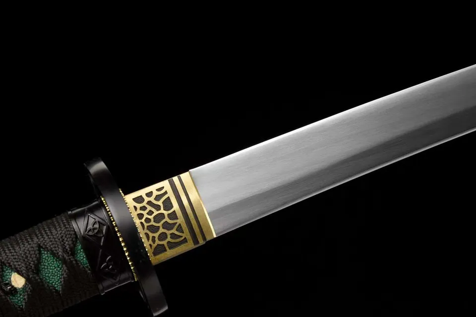 Katana Kakki en acier au manganèse, saya laqué, monture en zinc, vue 4
