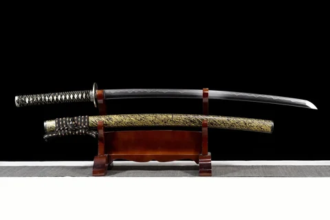 Katana Kakuran en acier san mai T10 et damas, hamon midare