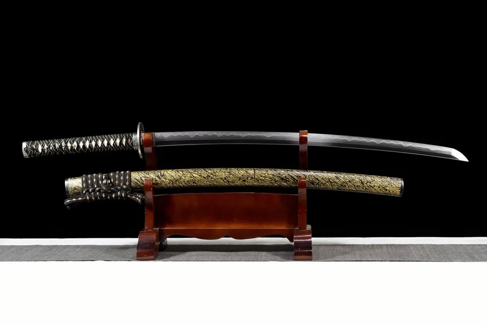 Katana Kakuran en acier san mai T10 et damas, hamon midare