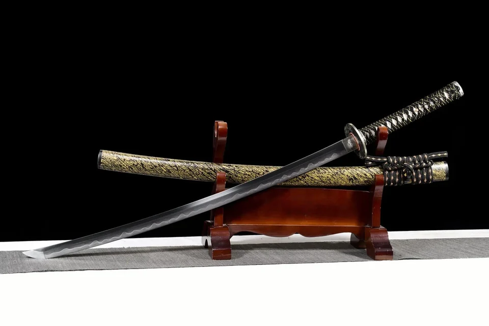 Katana Kakuran en acier san mai T10 et damas, hamon midare, vue 4