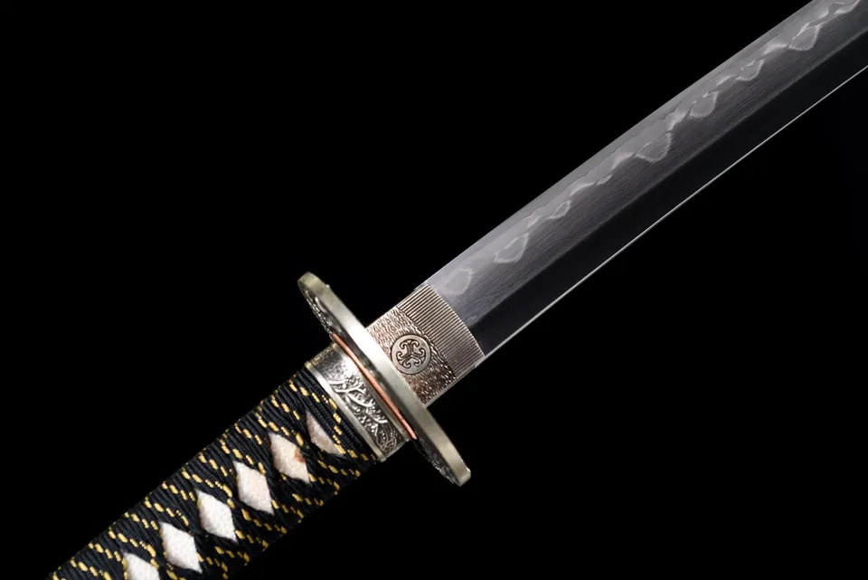 Katana Kakuran en acier san mai T10 et damas, hamon midare, vue 7