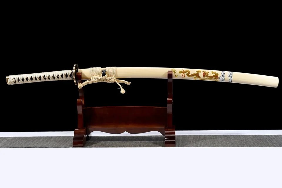 Katana Kamon à deux bo-hi, saya laqué au motif de dragon, vue 3