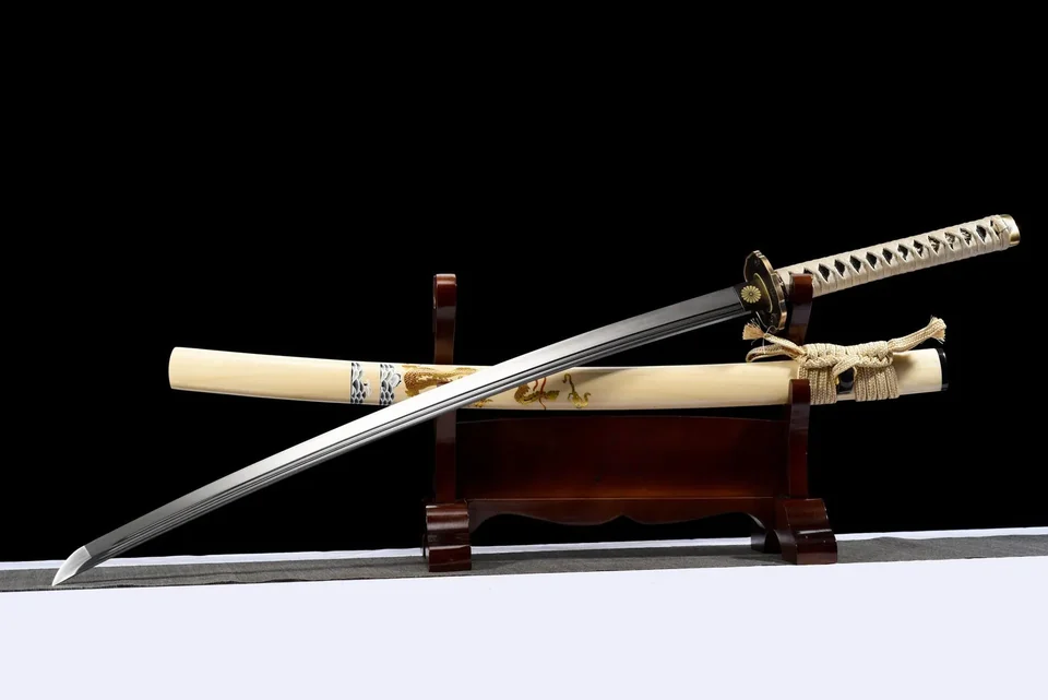Katana Kamon à deux bo-hi, saya laqué au motif de dragon, vue 5