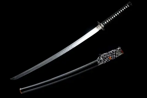 Katana Kangaeruhito en acier damas, saya en magnolia laqué