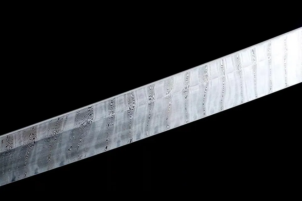 Katana Kangaeruhito en acier damas, saya en magnolia laqué, vue 5