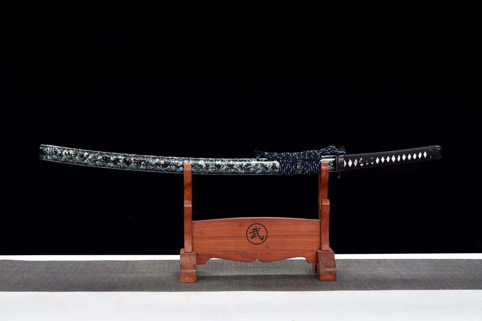 Katana Kangeki en acier T10 avec hamon, saya en bois laqué, vue 2