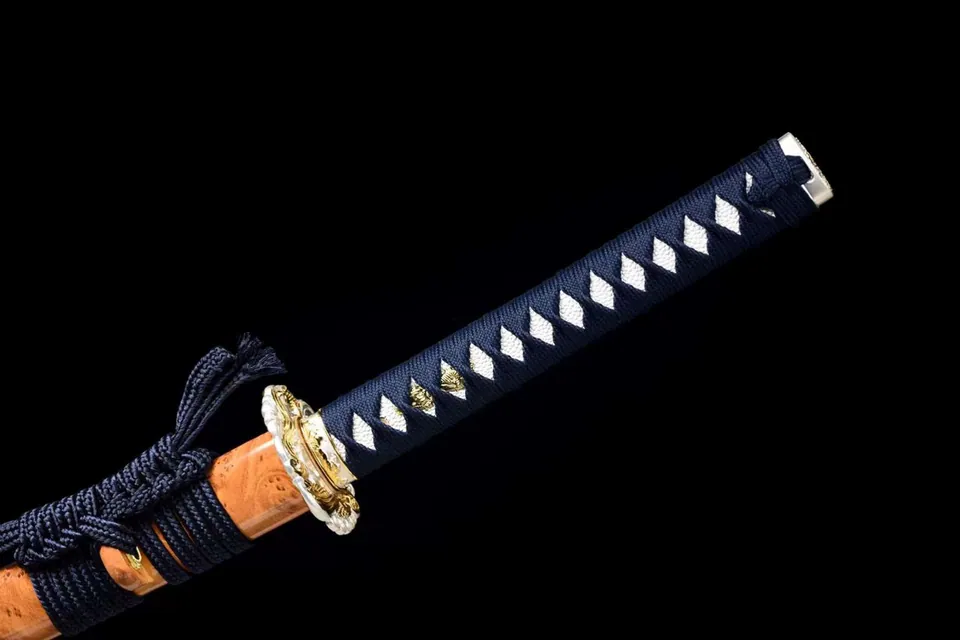Katana Kasei en acier damas, saya en ébène, kurigata en corne, vue 4