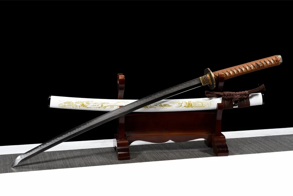 Katana Keishou en acier T10 à hamon, saya en ébène, kurigata en corne, vue 4
