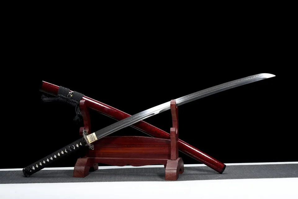 Katana Ketsueki en acier T10 avec hamon, saya laqué rouge, vue 2