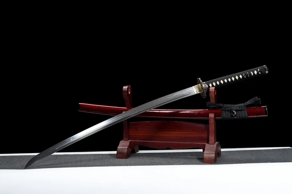 Katana Ketsueki en acier T10 avec hamon, saya laqué rouge, vue 3